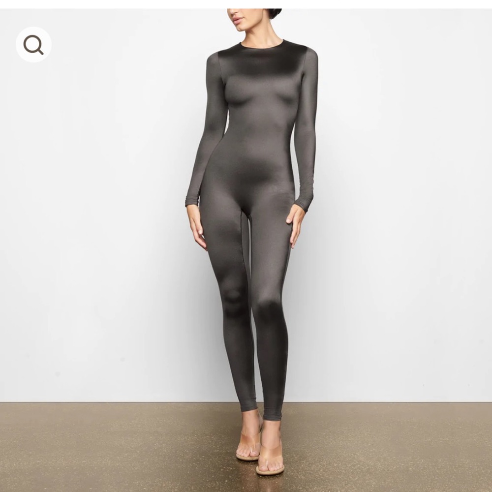 ALL-IN-ONE SHINE CREW NECK LONG SLEEVE ONESIE. Skims
